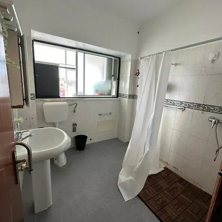 Hotel Guest In Ninho Lisboa