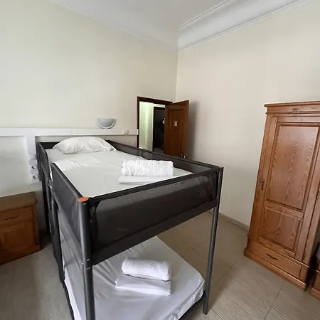 Hotel Guest In Ninho *