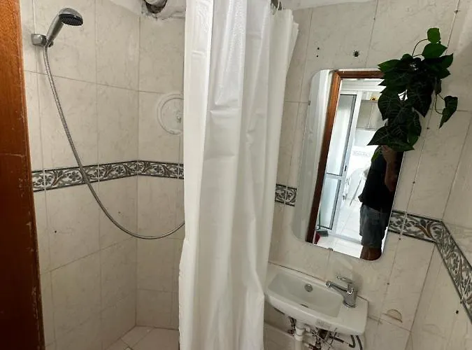 Hotel Guest In Ninho