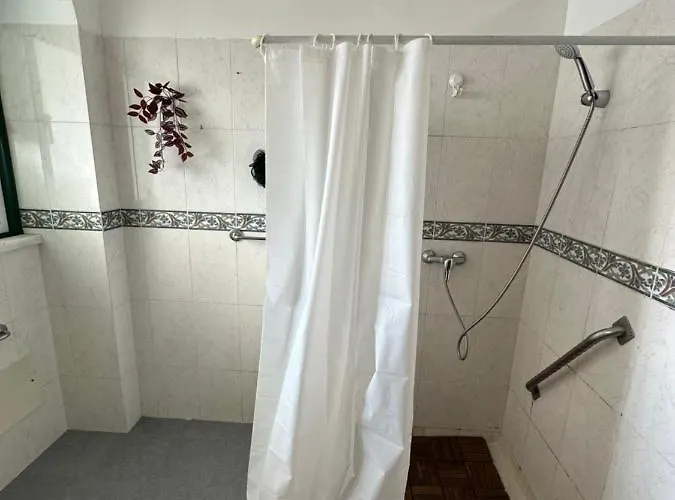 Hotel Guest In Ninho