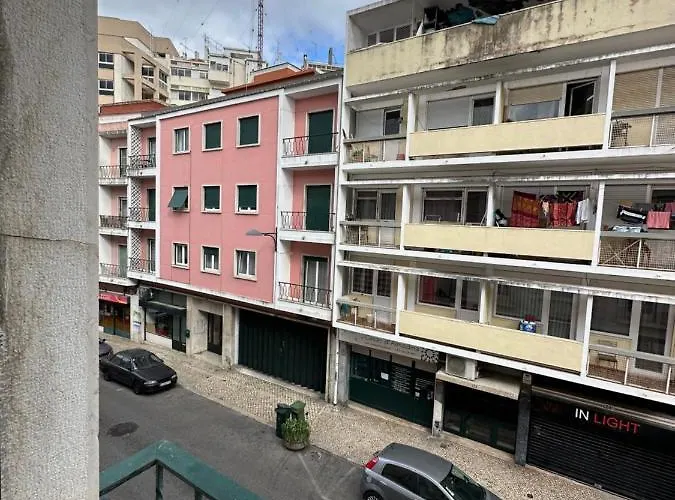 Hotel Guest In Ninho